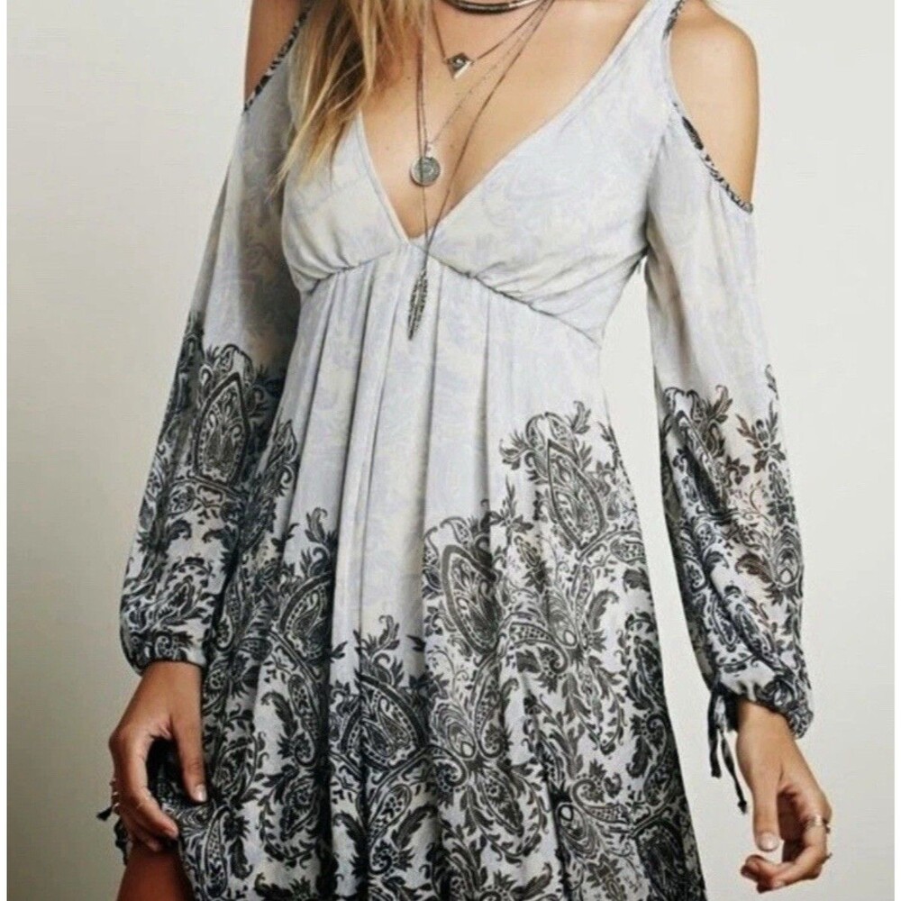 Free People Gray Floral Mini Dress‎ Sz Medium Penny Lover Cold Shoulder  Chiffon